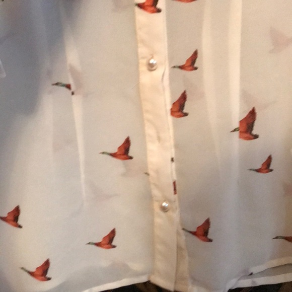 White blouse with light brown bird design - Picture 3 of 6